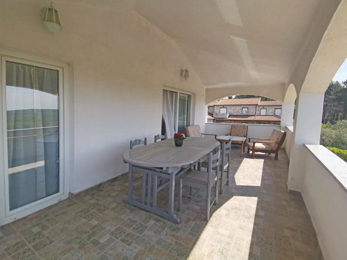 Apartman Luna Sveti Lovrec Pazenaticki Exterior photo
