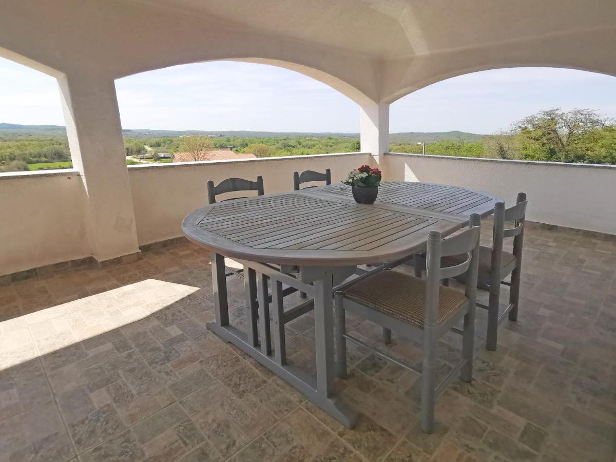 Apartman Luna Sveti Lovrec Pazenaticki Exterior photo